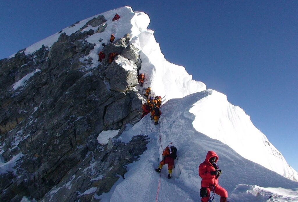 تصویر قدمگاه هیلاری در مسیر قله اورست