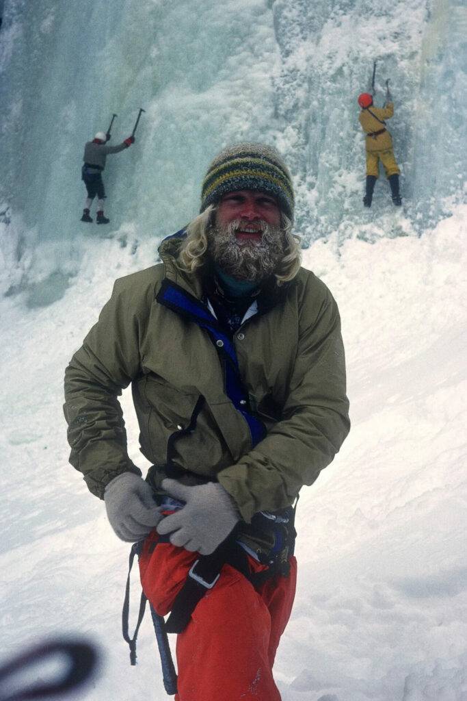 جف لو یک کلاس یخ نوردی در سال ۱۹۷۹ در اورای، او و یک کوهنورد دیگر اولین کسانی بودند که در سال ۱۹۷۴ از آبشار حجاب عروس صعود کردند