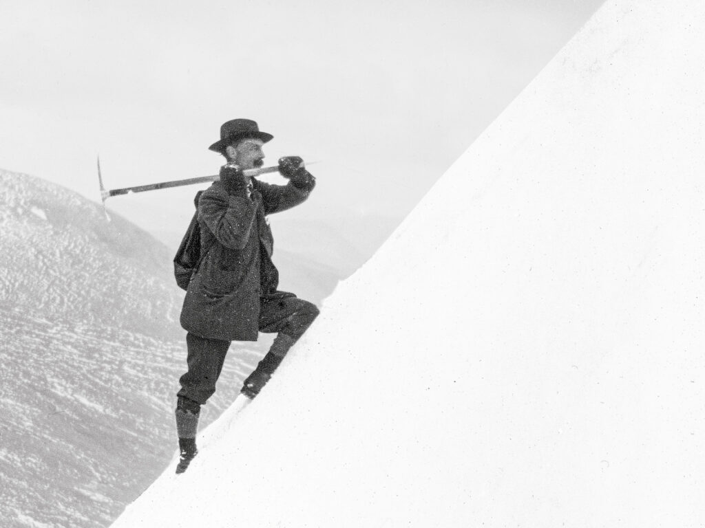 سیر تکاملی تجهیزات یخ نوردی: سیر تکاملی تجهیزات یخ نوردی :آقای ربرون در سال ۱۹۰۶ موفق شد از جبهه یخزدهٔ کوه بن‌ویس برای اولین بار به قله آن صعود کند.