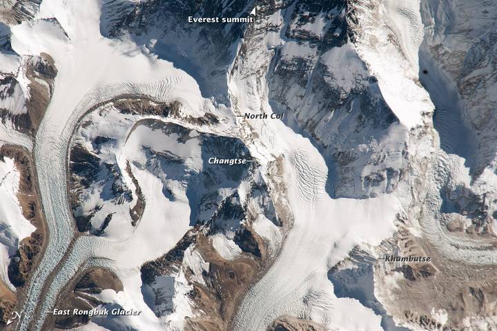 مهمترین یخچال‌های کوهستانی جهان: تصویر هوایی از یخچال رونگ بوک در سمت چپ تصویر