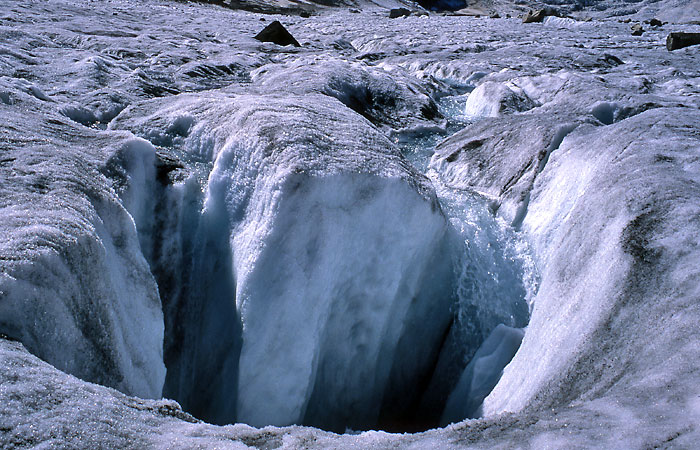 پیمایش یخچال‌های کوهستانی: چالش‌ها و استراتژی‌ها (تصویر شماره ۹ )